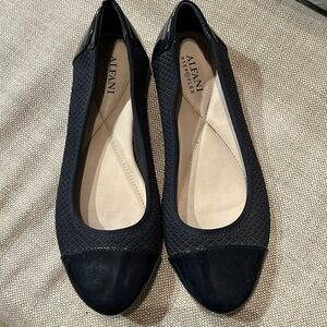Alfani flats. Navy Size 7.5